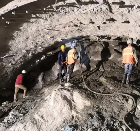 丰城拱顶带模注浆料的施工流程及注意事项